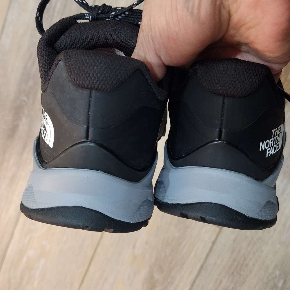 The North Face Vectiv Black Athletic Hiking Shoes Size 5 Woman's - Picture 8 of 9